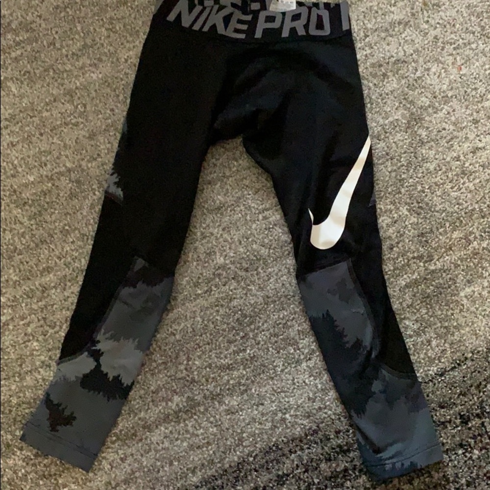 Boys Nike Pro Leggings. Size Med